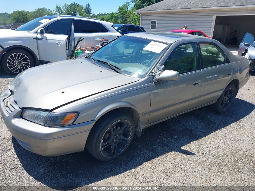 1999 Toyota Camry Le VIN: 4T1BG22K2XU422848 Lot: 39529336