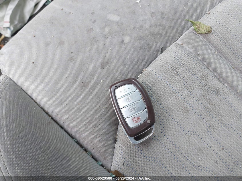 2016 Hyundai Sonata Hybrid Se VIN: KMHE24L18GA015535 Lot: 39529588