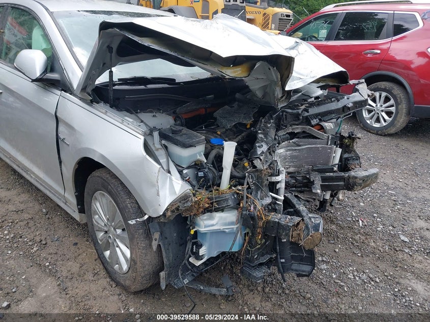 2016 Hyundai Sonata Hybrid Se VIN: KMHE24L18GA015535 Lot: 39529588