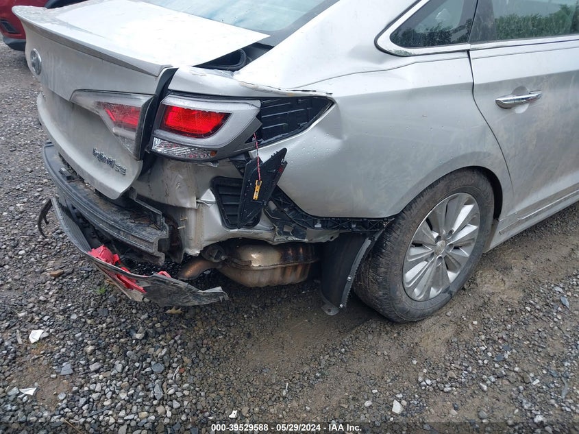 2016 Hyundai Sonata Hybrid Se VIN: KMHE24L18GA015535 Lot: 39529588