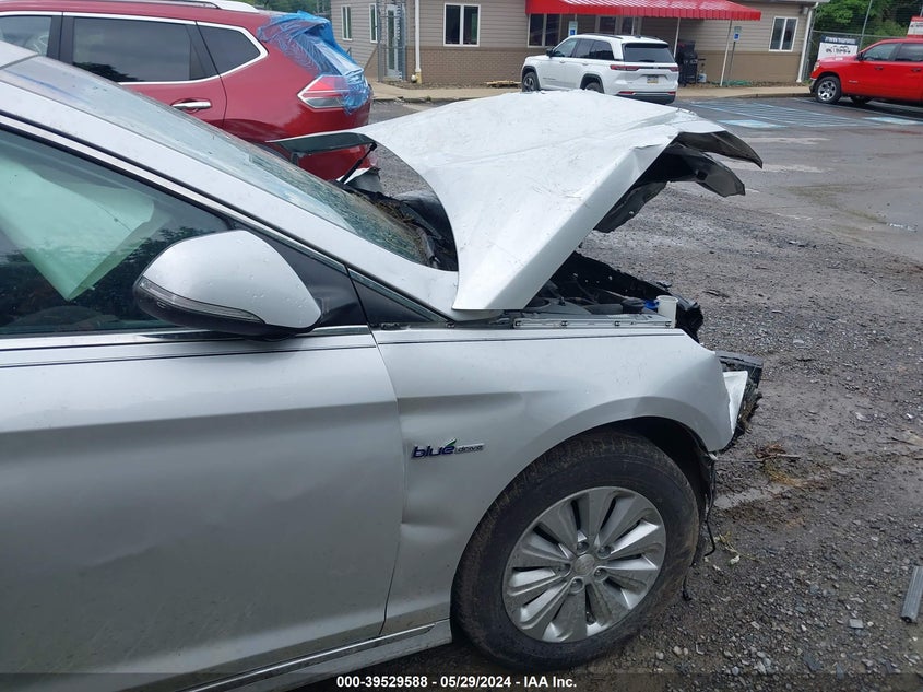 2016 Hyundai Sonata Hybrid Se VIN: KMHE24L18GA015535 Lot: 39529588