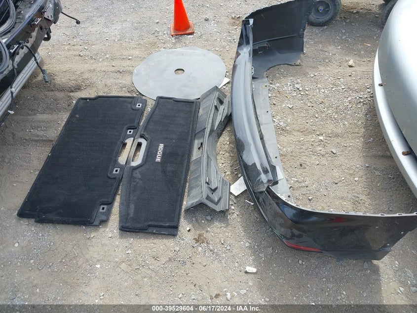 2017 Nissan Rogue Sv VIN: JN8AT2MT9HW152111 Lot: 39529604