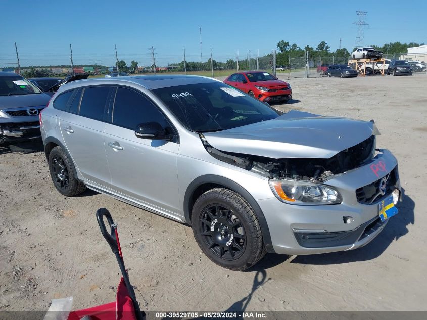 2015 Volvo V60 Cross Country T5 VIN: YV4612HKXF1000516 Lot: 39529705