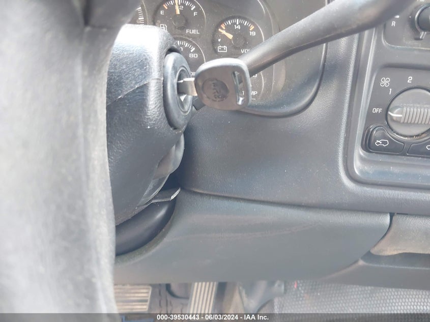 2002 Chevrolet Silverado 1500 VIN: 1GCEC19TX2E105330 Lot: 39530443