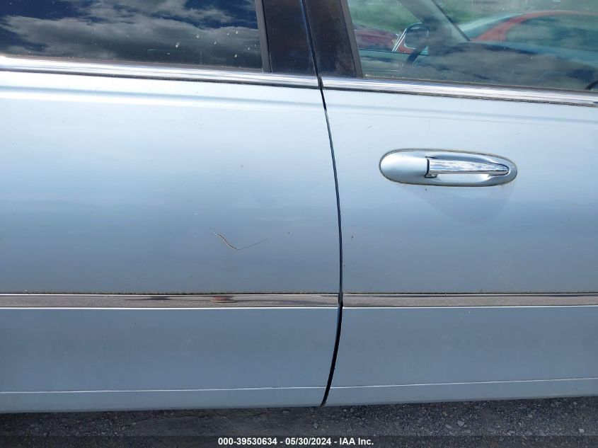 2007 Lincoln Town Car Signature VIN: 1LNHM81W97Y627120 Lot: 39530634