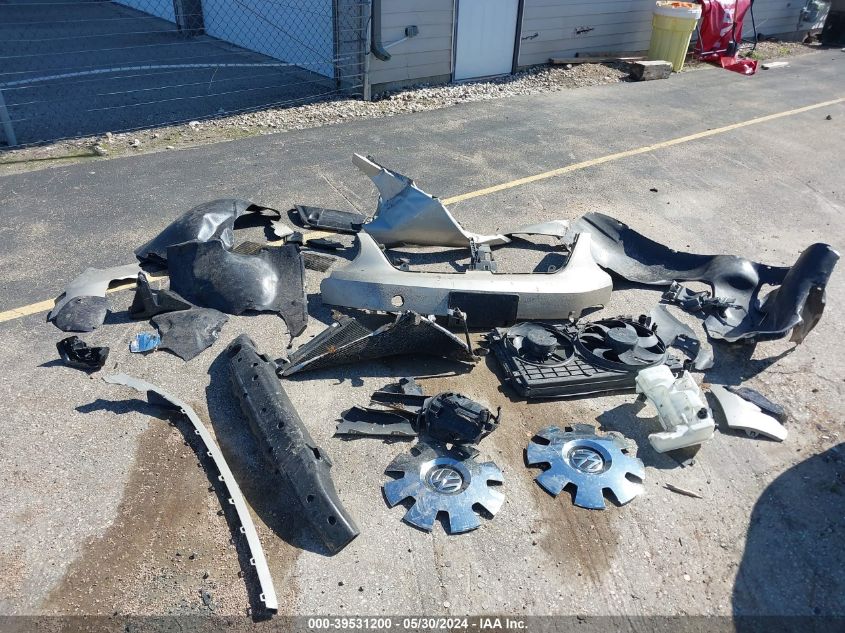 2013 Volkswagen Beetle 2.5L VIN: 3VWJX7AT0DM671007 Lot: 39531200