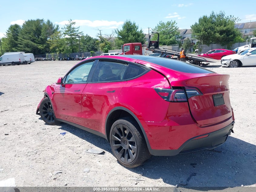 VIN 7SAYGDEE7NF361764 2022 TESLA MODEL Y