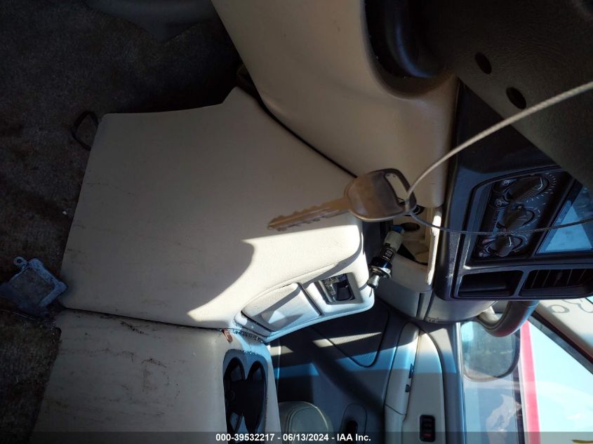 2002 GMC Yukon Slt VIN: 1GKEK13Z72R244702 Lot: 39532217