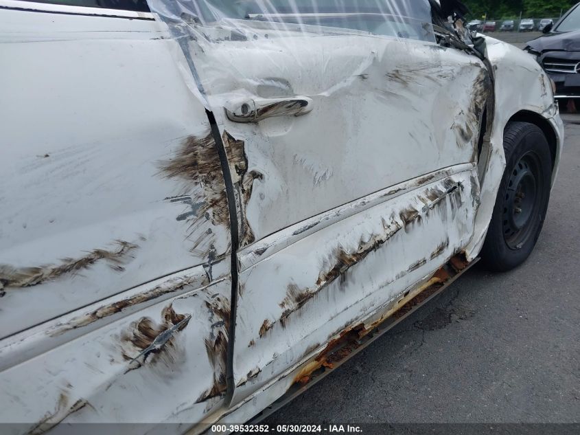 2003 Toyota Camry Le VIN: 4T1BE32K13U207225 Lot: 39532352