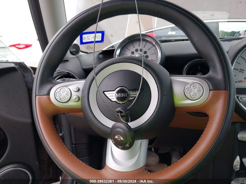 2010 Mini Cooper VIN: WMWMF3C54ATZ65806 Lot: 39532361
