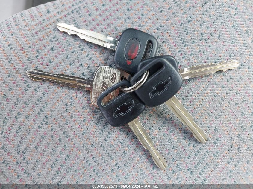 2002 Chevrolet Prizm VIN: 1Y1SK52802Z400122 Lot: 39532571