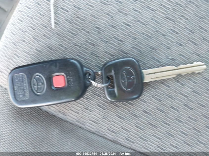 2003 Toyota Camry Le VIN: 4T1BE32K63U208385 Lot: 39532754