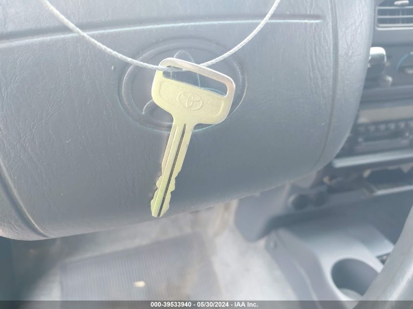 2000 Toyota Tacoma Prerunner V6 VIN: 4TASN92N0YZ620812 Lot: 39533940