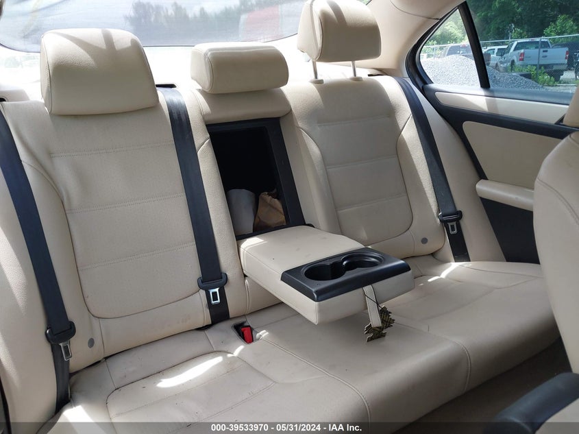 2011 Volkswagen Jetta 2.5L Se VIN: 3VWDX7AJ5BM020268 Lot: 39533970