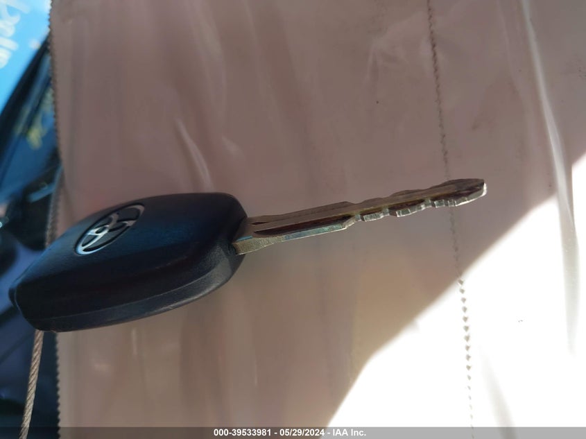 2017 Toyota Corolla Le VIN: 2T1BURHE5HC958490 Lot: 39533981