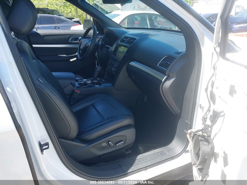 VIN 1FM5K8D89HGC43996 2017 FORD EXPLORER XLT