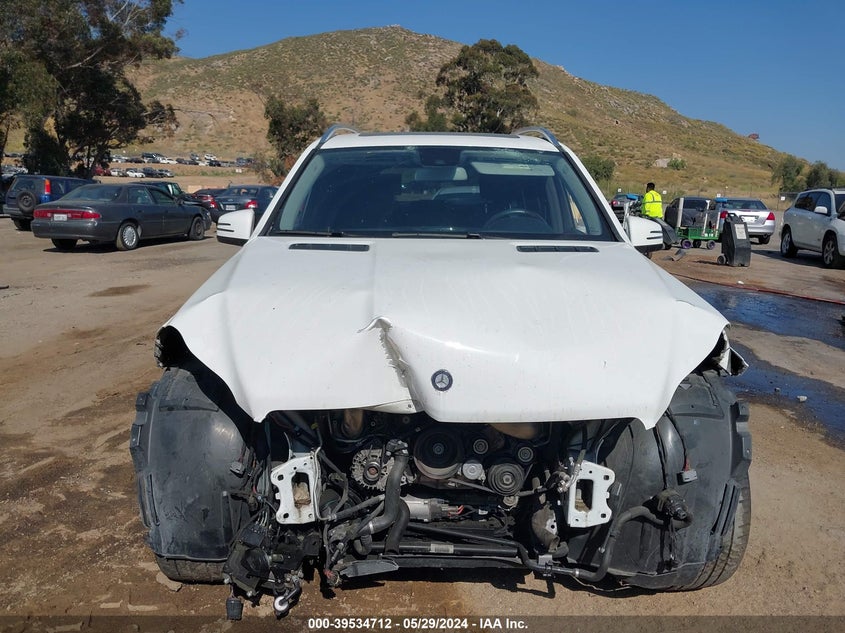 2015 MERCEDES-BENZ GL 550 4MATIC - 4JGDF7DEXFA536175