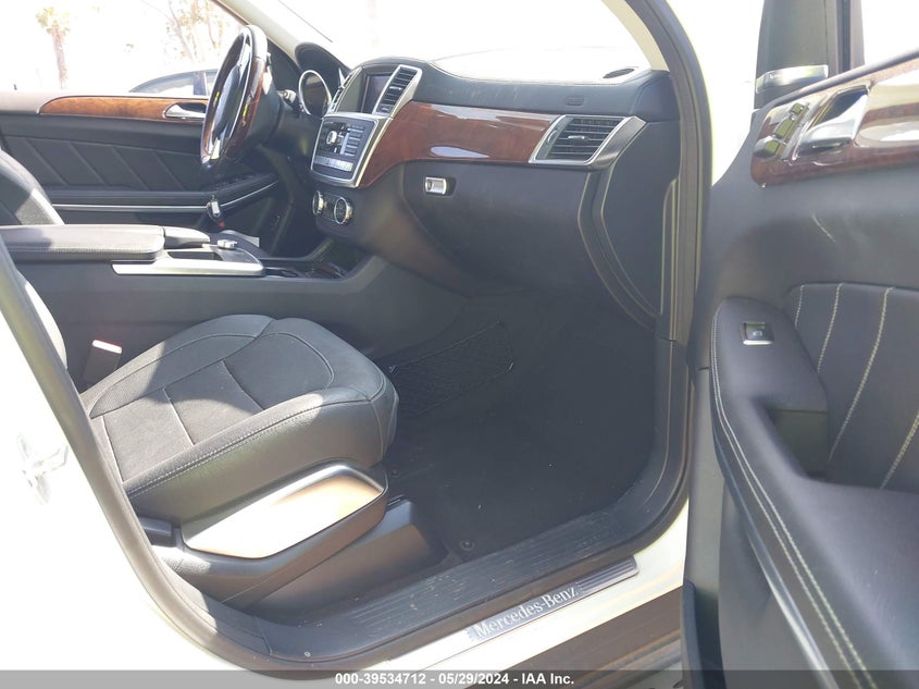 2015 MERCEDES-BENZ GL 550 4MATIC - 4JGDF7DEXFA536175