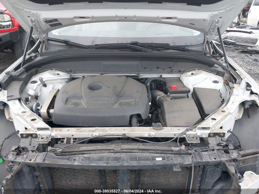 VIN YV4102RK6J1071815 2018 VOLVO XC60 T5 MOMENTUM