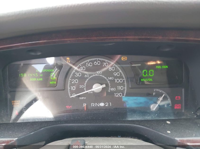 2005 Lincoln Town Car Signature Limited VIN: 1LNHM82W75Y631078 Lot: 39536448