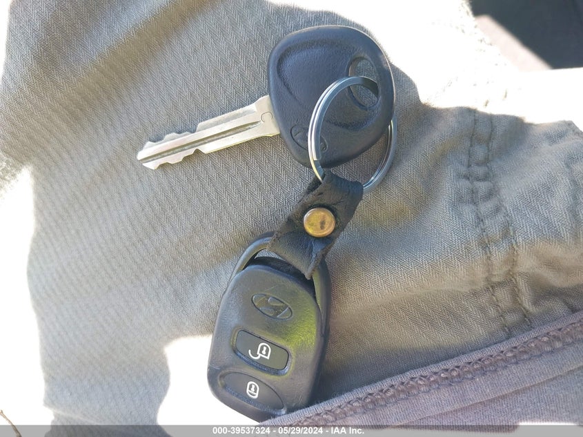 2010 Hyundai Santa Fe Gls VIN: 5NMSGDAB0AH400637 Lot: 39537324