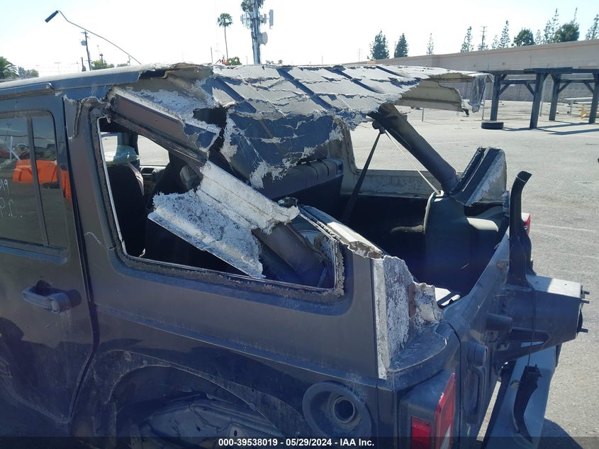 2017 JEEP WRANGLER UNLIMITED SPORT 4X4 - 1C4BJWDG3HL751636