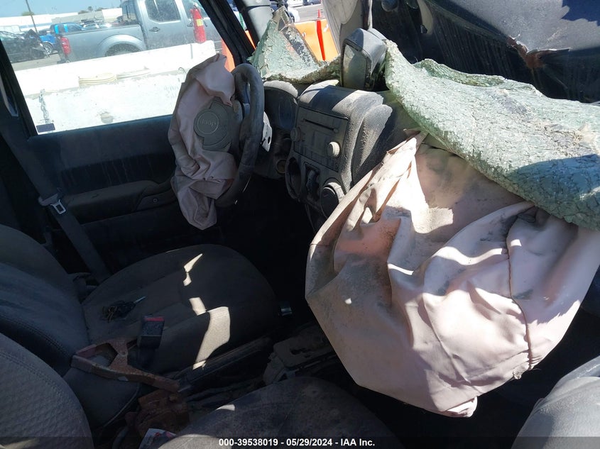 2017 JEEP WRANGLER UNLIMITED SPORT 4X4 - 1C4BJWDG3HL751636