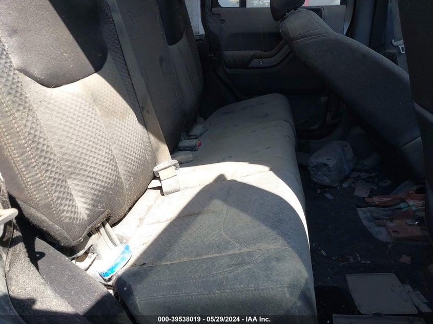 2017 JEEP WRANGLER UNLIMITED SPORT 4X4 - 1C4BJWDG3HL751636