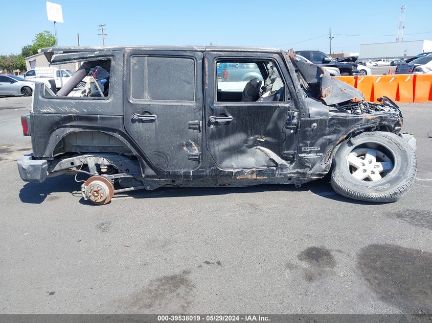 2017 JEEP WRANGLER UNLIMITED SPORT 4X4 - 1C4BJWDG3HL751636