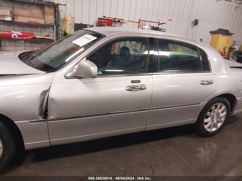 2010 Lincoln Town Car Signature Limited VIN: 2LNBL8CV8AX615562 Lot: 39538816