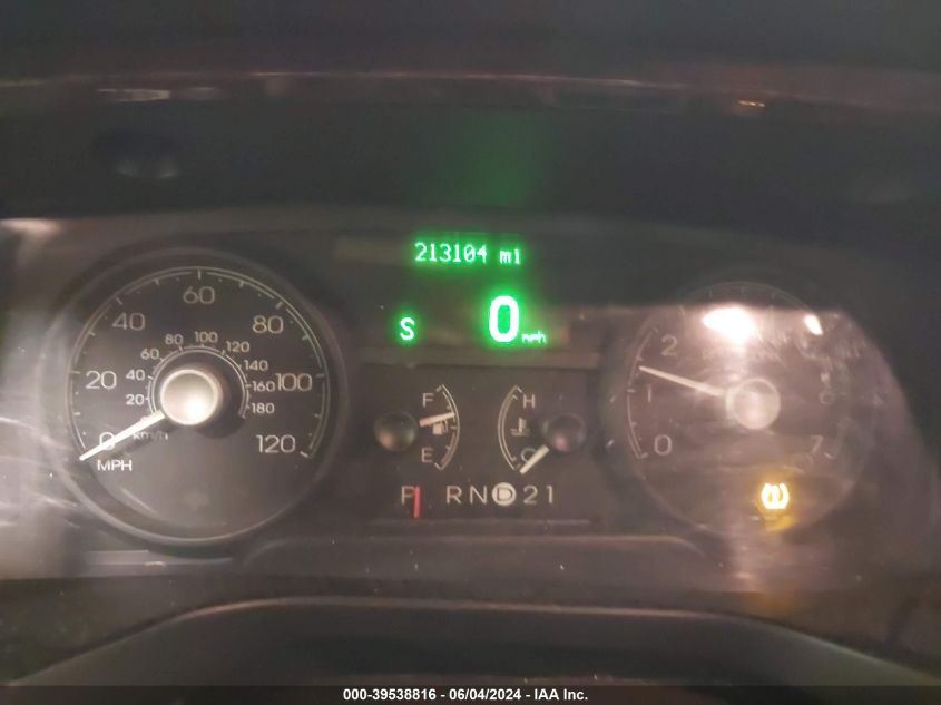 2010 Lincoln Town Car Signature Limited VIN: 2LNBL8CV8AX615562 Lot: 39538816