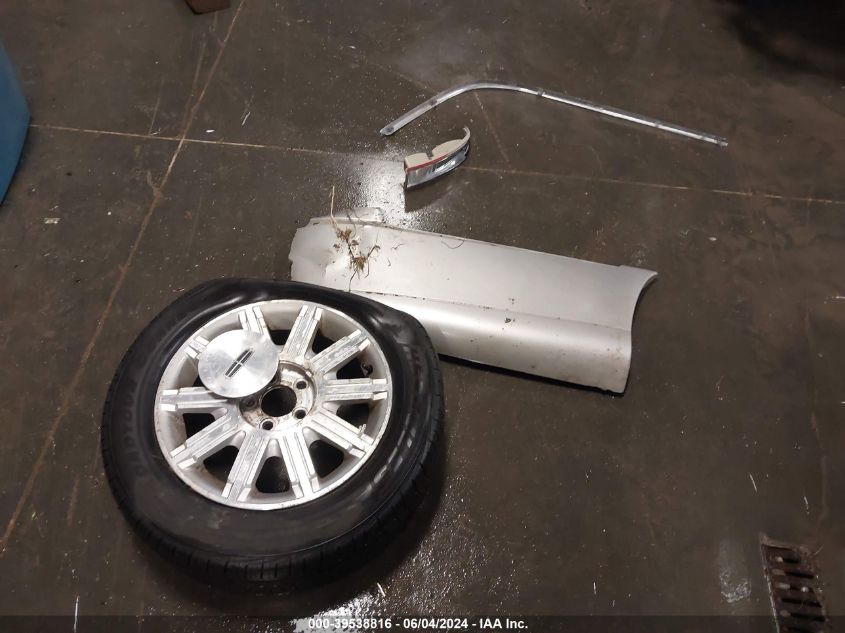 2010 Lincoln Town Car Signature Limited VIN: 2LNBL8CV8AX615562 Lot: 39538816