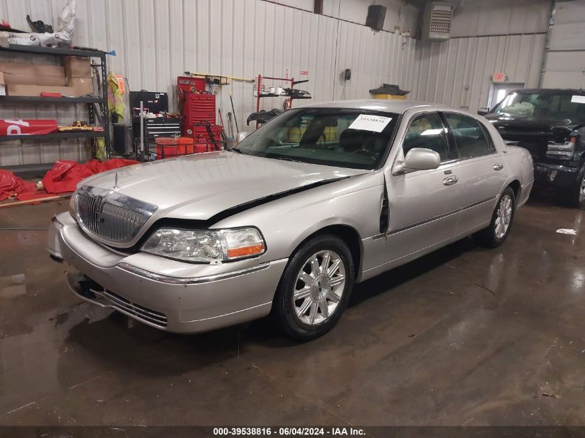 2010 Lincoln Town Car Signature Limited VIN: 2LNBL8CV8AX615562 Lot: 39538816