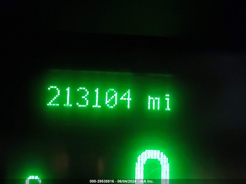 2010 Lincoln Town Car Signature Limited VIN: 2LNBL8CV8AX615562 Lot: 39538816