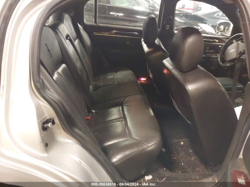 2010 Lincoln Town Car Signature Limited VIN: 2LNBL8CV8AX615562 Lot: 39538816