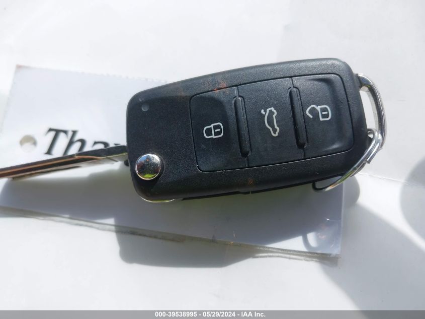 2011 Volkswagen Eos Komfort VIN: WVWAW7AH1BV004113 Lot: 39538995