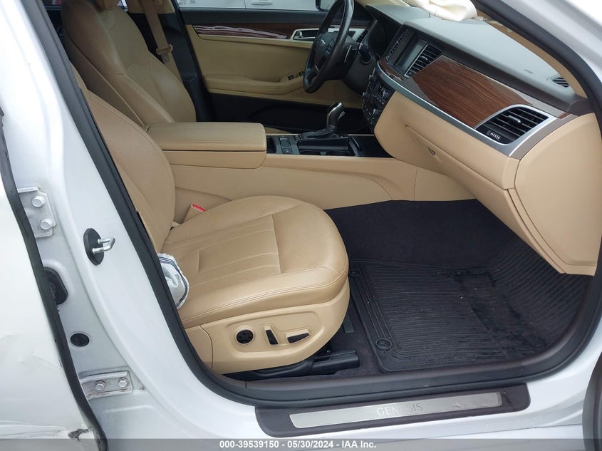 2015 Hyundai Genesis 3.8 VIN: KMHGN4JEXFU043310 Lot: 39539150