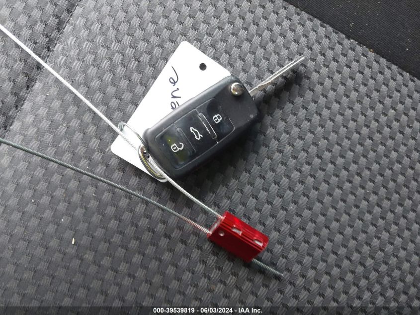 2015 Volkswagen Passat 1.8T S VIN: 1VWAT7A36FC077053 Lot: 39539819