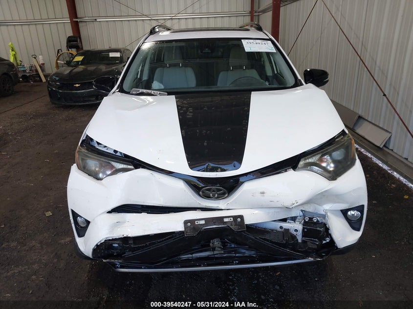 2018 TOYOTA RAV4 ADVENTURE/XLE - 2T3RFREV7JW702330