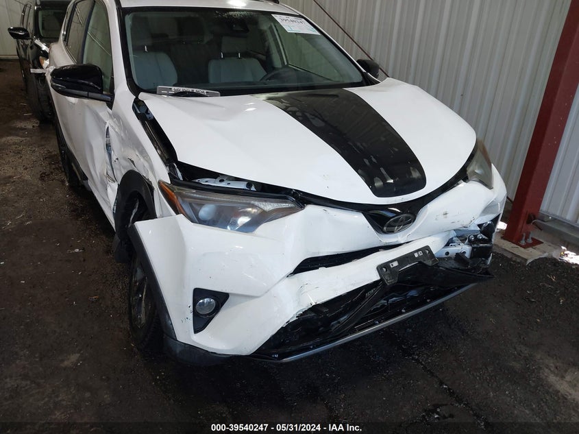 2018 TOYOTA RAV4 ADVENTURE/XLE - 2T3RFREV7JW702330