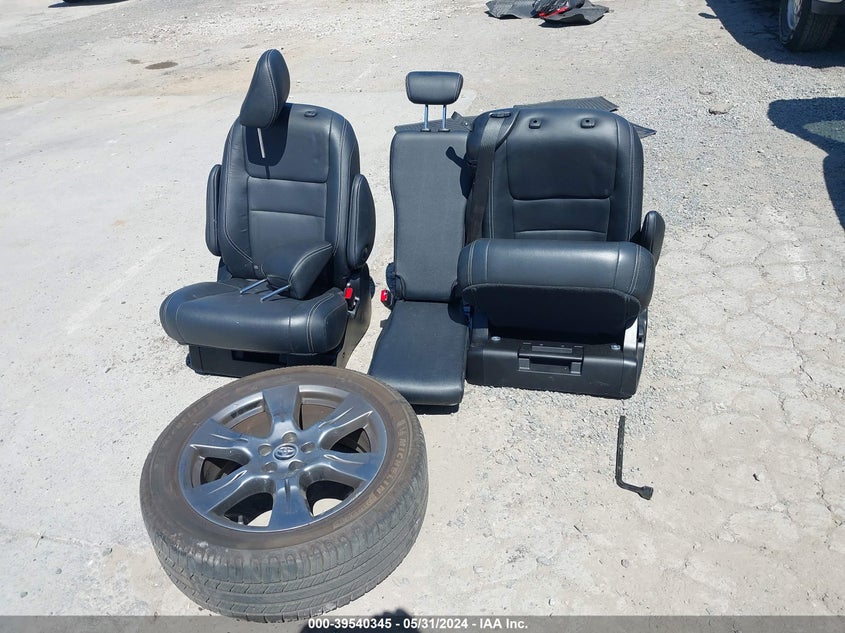 2019 Toyota Sienna Se 8 Passenger VIN: 5TDXZ3DC5KS967780 Lot: 39540345