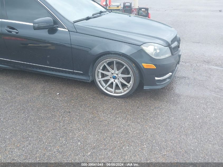 2012 Mercedes-Benz C 300 Luxury 4Matic/Sport 4Matic VIN: WDDGF8BB8CR205923 Lot: 39541048