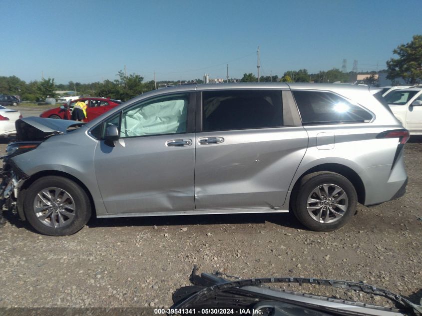 5TDYRKEC0NS125222 2022 Toyota Sienna Xle