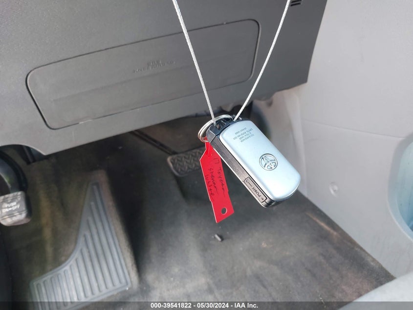 2017 Toyota Sienna Xle 8 Passenger VIN: 5TDYZ3DC0HS886229 Lot: 39541822