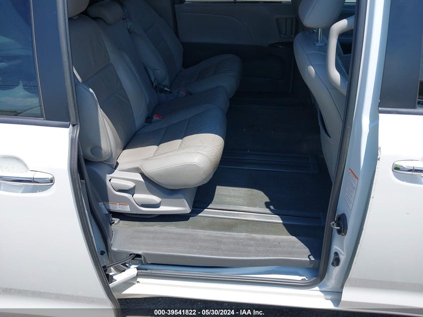 2017 Toyota Sienna Xle 8 Passenger VIN: 5TDYZ3DC0HS886229 Lot: 39541822