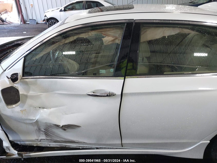 JHMCR6F76HC013371 2017 Honda Accord Hybrid Touring