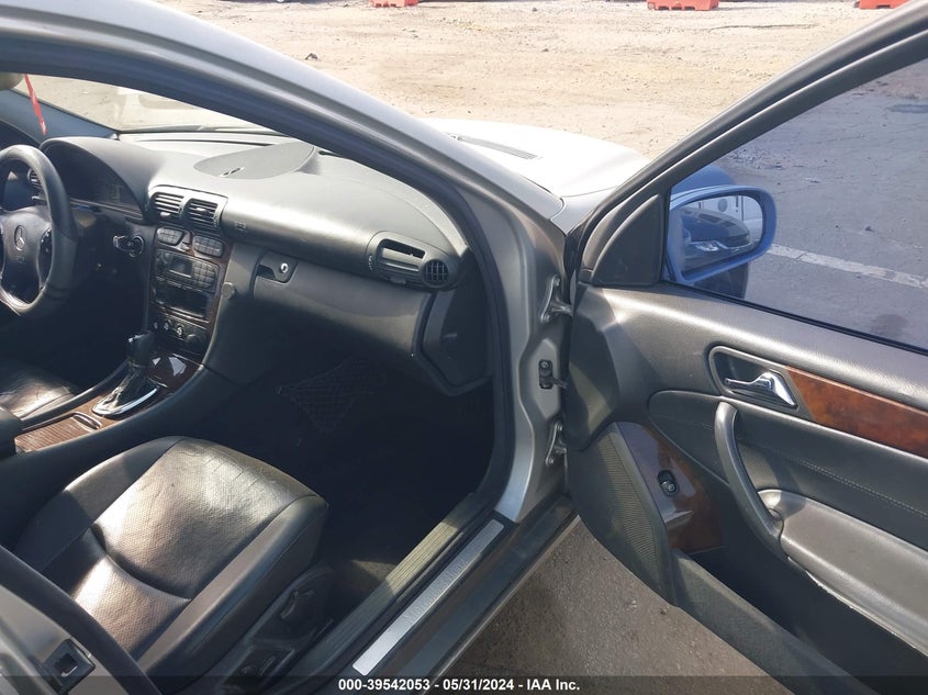 2002 Mercedes-Benz C 240 VIN: WDBRF61J72F214563 Lot: 39542053