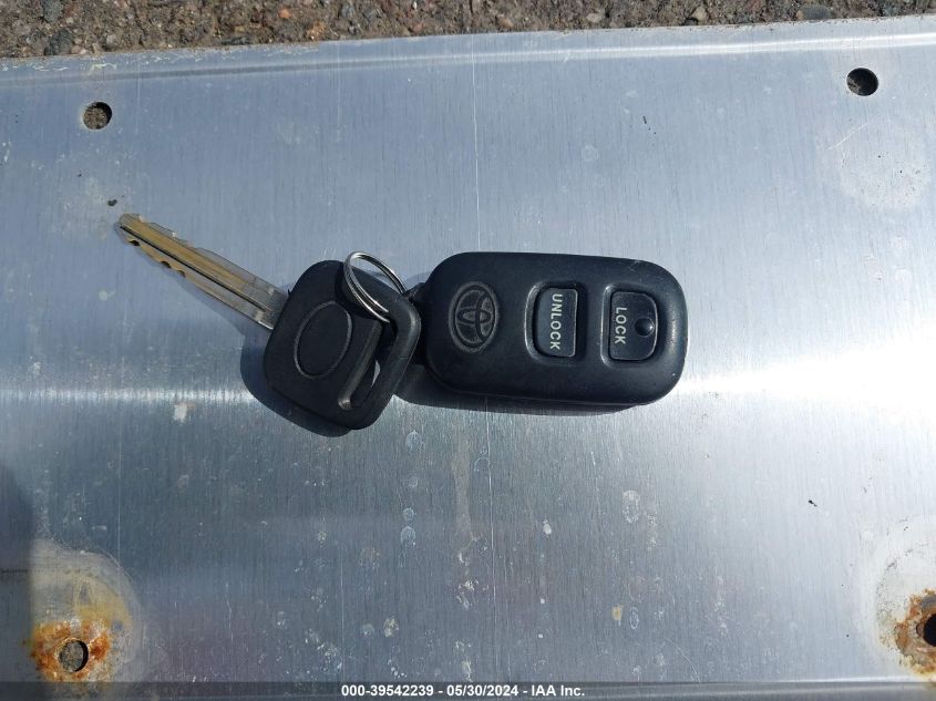 2000 Toyota Camry Le VIN: 4T1BG22K9YU694735 Lot: 39542239