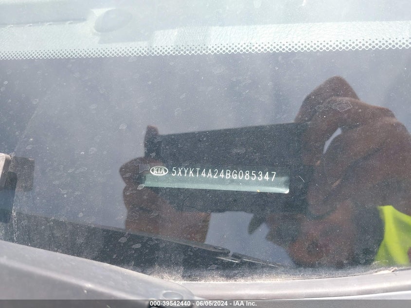2011 Kia Sorento Lx V6 VIN: 5XYKT4A24BG085347 Lot: 39542440