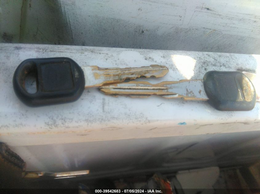 2000 Chevrolet C2500 VIN: 1GCGC24RXYR177737 Lot: 39542683